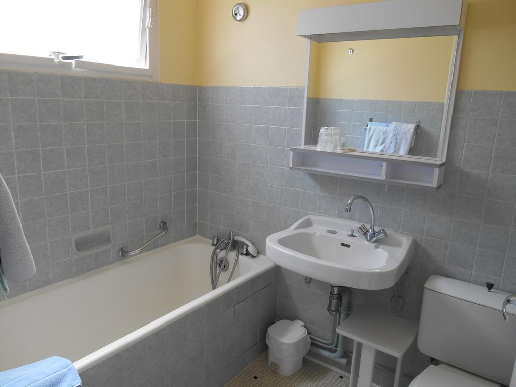 Bed and Breakfast A L'Abri Des Vents Saint-Jean-le-Thomas Pokoj fotografie